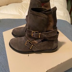 Burberry Boots Worcester in grey suede